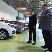 Российских чиновников в 2024 году ожидает новенький автомобиль Lada Aura