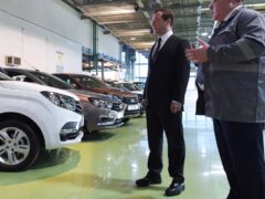 Российских чиновников в 2024 году ожидает новенький автомобиль Lada Aura