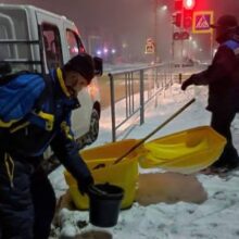 Специалисты комплекса городского хозяйства продолжают масштабную снегоуборку