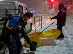 Специалисты комплекса городского хозяйства продолжают масштабную снегоуборку