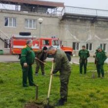 Часом ранее эколого-патриотическую акцию провели в сквере «Железнодорожников»