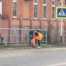 Сотрудники муниципального внешнего клининга наводят чистоту и порядок в каждом уголке города