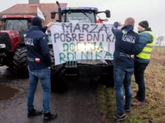 Польские фермеры продолжают акции протеста и блокируют КПП на границе со Словакией