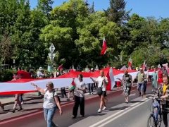 Поляки в центре Варшавы устроили антивоенный марш