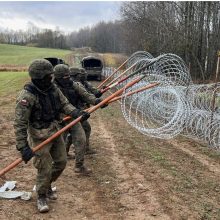 Польша укрепляет границу с Россией, боясь неожиданного вторжения