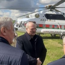 Рядом с вертолетом президента Лукашенко были замечены беспилотники