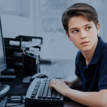 Кубанский суд запретил «сохраненки» с депрессивными цитатами из-за пропаганды суицида