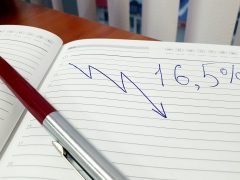 Снижение ключевой ставки и положительный прогноз для экономики и населения России.